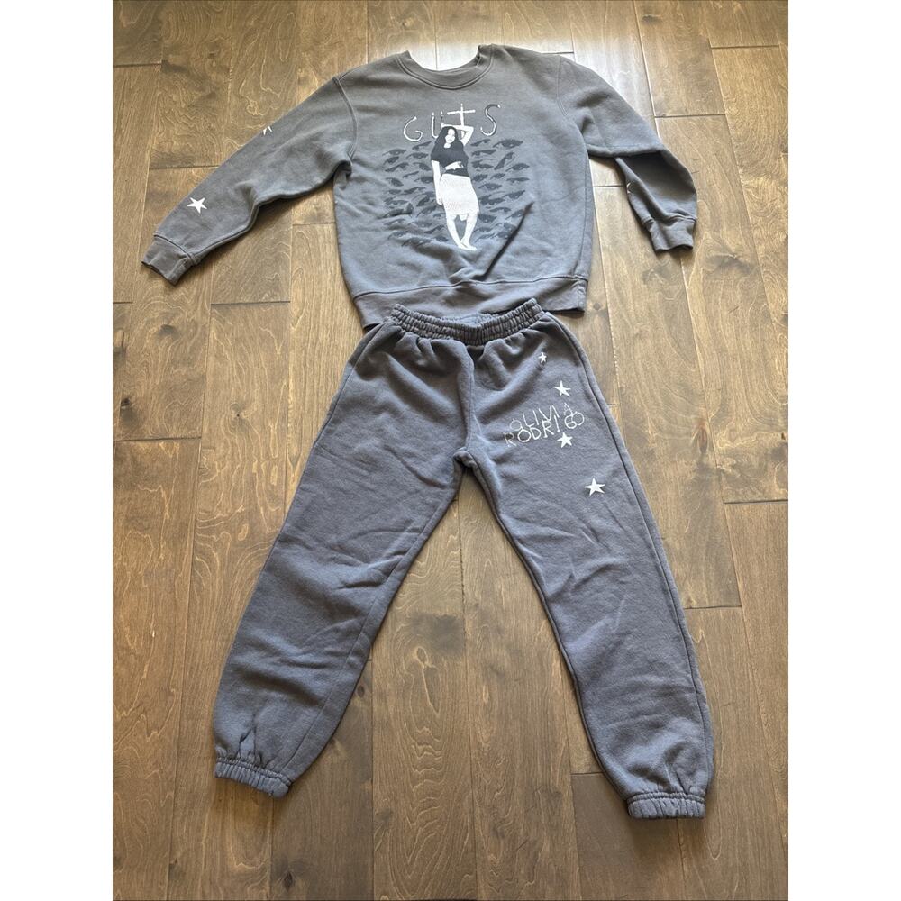 Girls Olivia Rodrigo Sweat Suit Grey Stars Suit Size Small